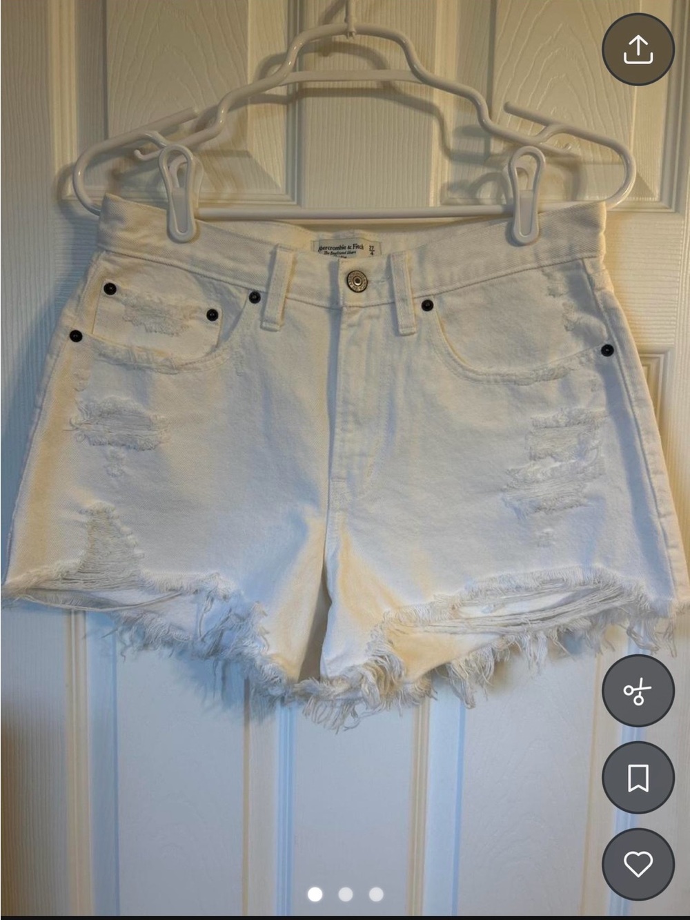 Abercrombie & Fitch White Distressed Jean Shorts
Curve Love